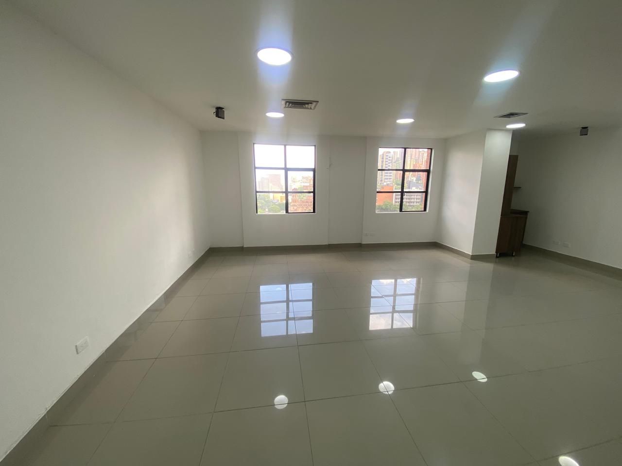 Oficina en arriendo Antioquia Medellín Villanueva 80 m2 Habitaciones 0 Baños 0 Garajes 2 Precio $8200000