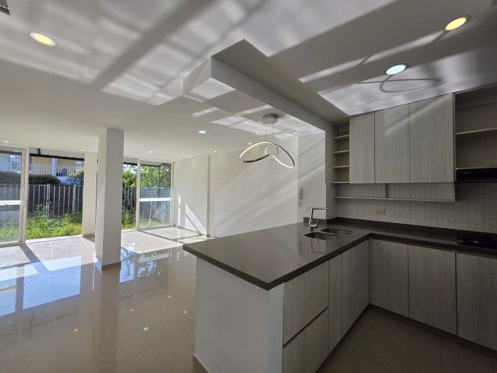 Casa en venta Valle Del Cauca Jamundí Cn Almendros Del Castillo 140 m2 Habitaciones 3 Baños 3 Garajes 2 Precio $500000000