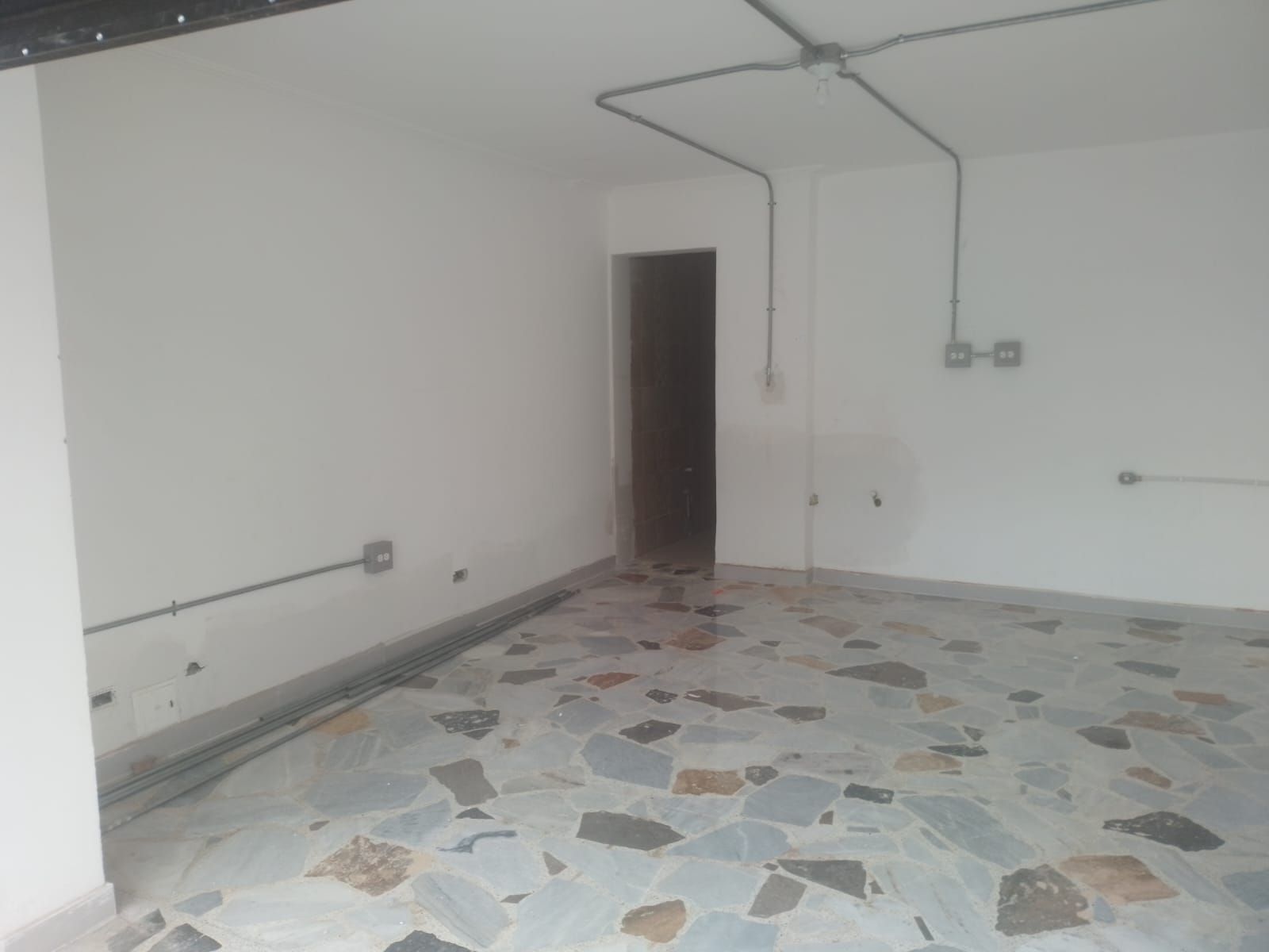Local en arriendo Antioquia Medellín Tenche 34 m2 Habitaciones 0 Baños 1 Garajes 1 Precio $3500000