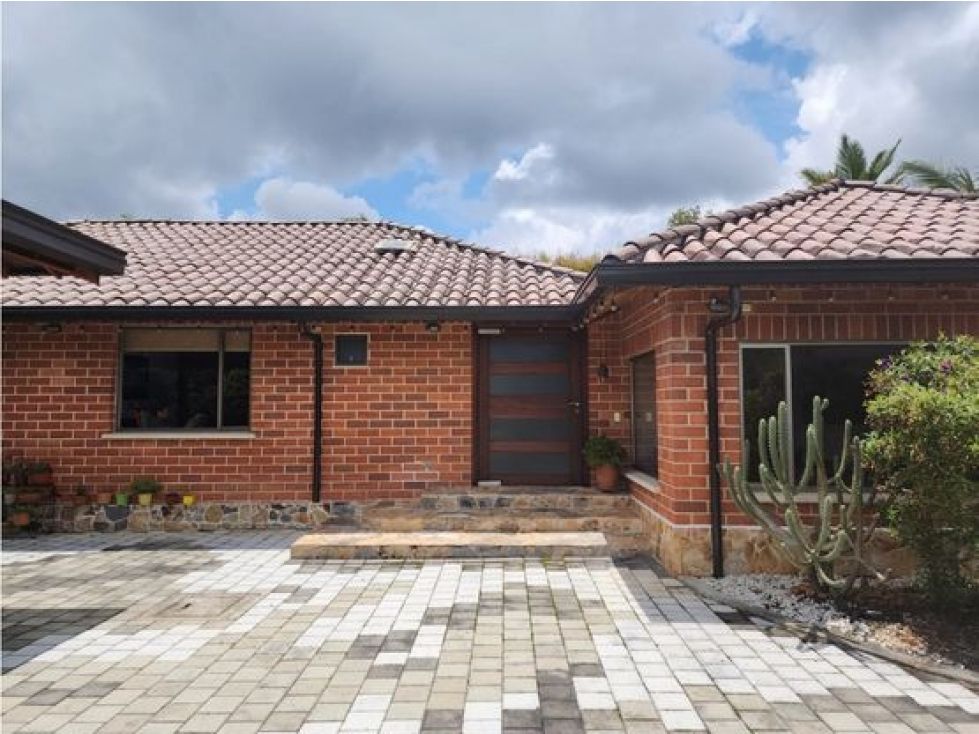 Casa en venta Antioquia Envigado La Mesa 301 m2 Habitaciones 4 Baños 6 Garajes 2 Precio $1780000000