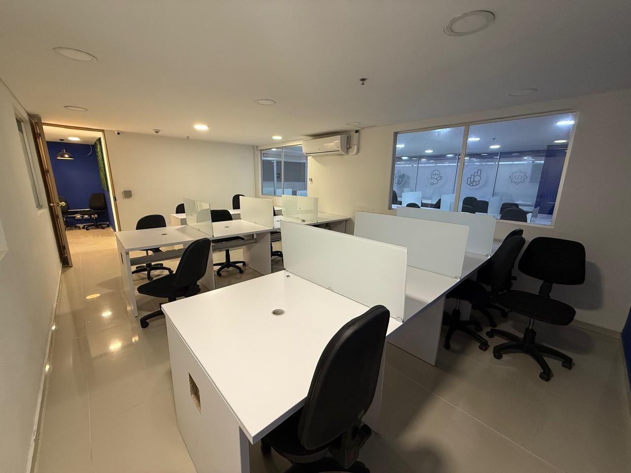 Oficina en arriendo Antioquia Medellín Naranjal 250 m2 Habitaciones 0 Baños 2 Garajes 0 Precio $12000000