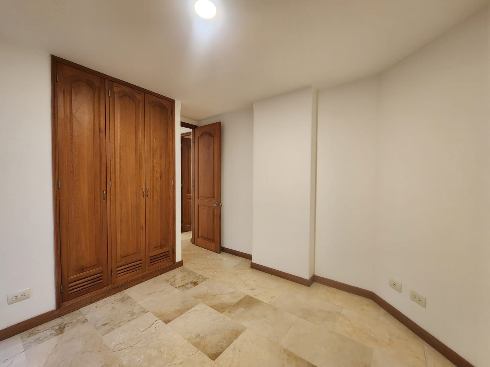 Apartamento en arriendo Antioquia Medellín Laureles 100 m2 Habitaciones 2 Baños 2 Garajes 1 Precio $4800000