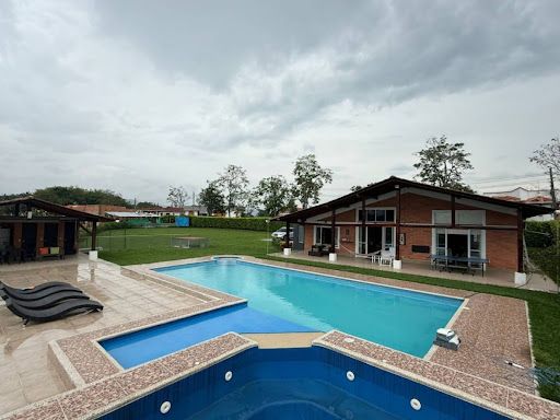 Casa Campestre en arriendo Risaralda Pereira Pereira 1000 m2 Habitaciones 3 Baños 3 Garajes 6 Precio $6900000