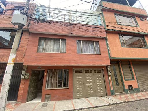 Casa en arriendo Cundinamarca Bogotá La Toscana 216 m2 Habitaciones 4 Baños 2 Garajes 1 Precio $2400000