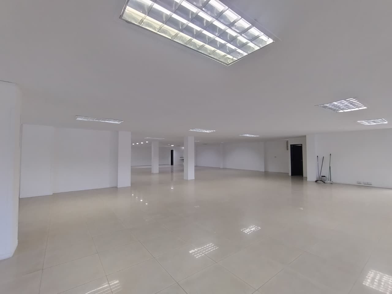 Local Comercial en arriendo Valle Del Cauca Cali Cañaveralejo Seguros Patria 309 m2 Habitaciones 0 Baños 2 Garajes 0 Precio $7500000