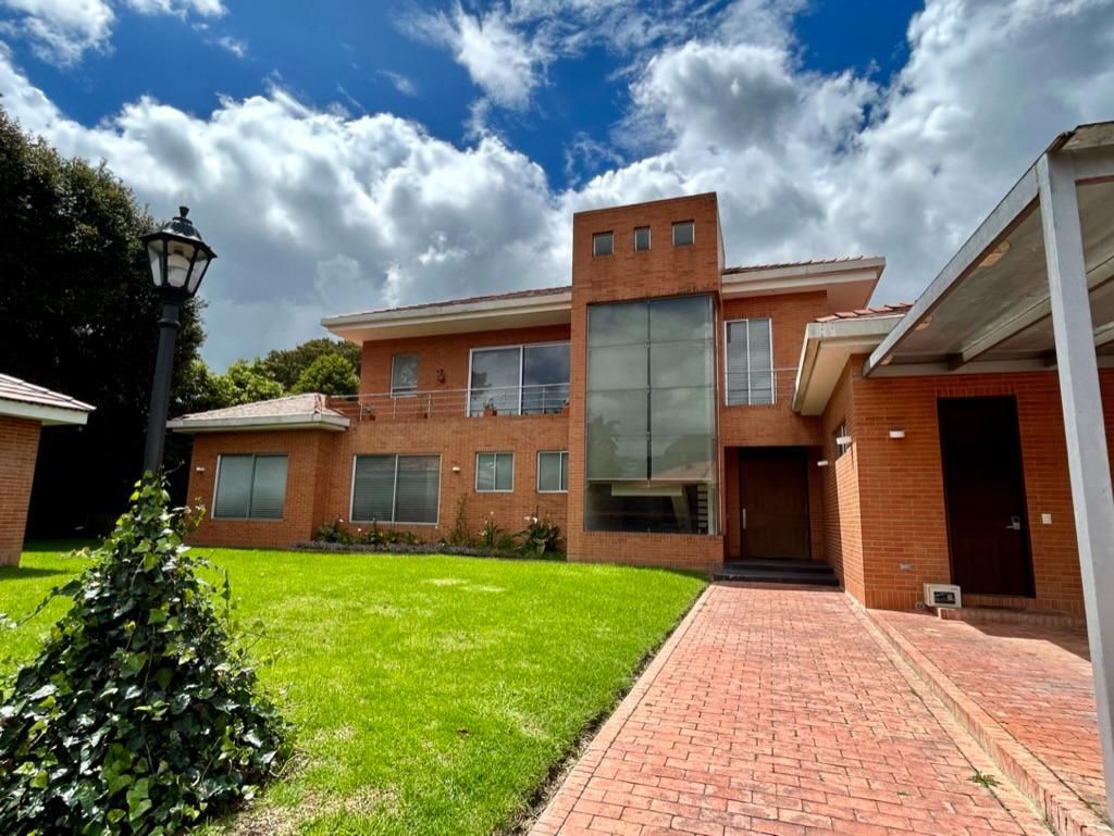 Inmuebles en Remate Casa en venta Cundinamarca Bogotá Casa Blanca 1520 m2 Habitaciones 5 Baños 6 Garajes 5 Precio $3400000000