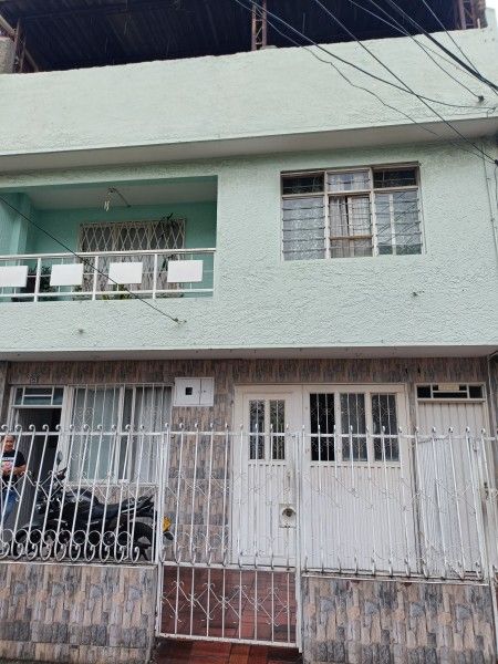 Casa en venta Valle Del Cauca Cali Las Americas 240 m2 Habitaciones 7 Baños 4 Garajes 0 Precio $570000000