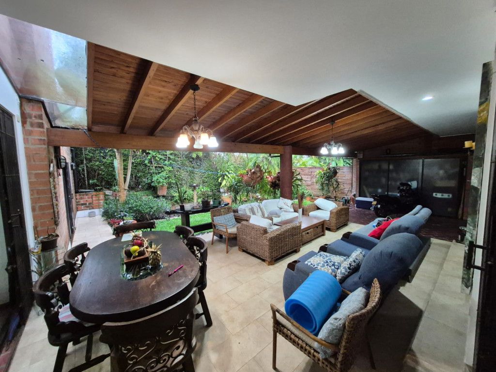 Casa en venta Antioquia Medellín El Diamante No2 318 m2 Habitaciones 4 Baños 5 Garajes 2 Precio $2300000000