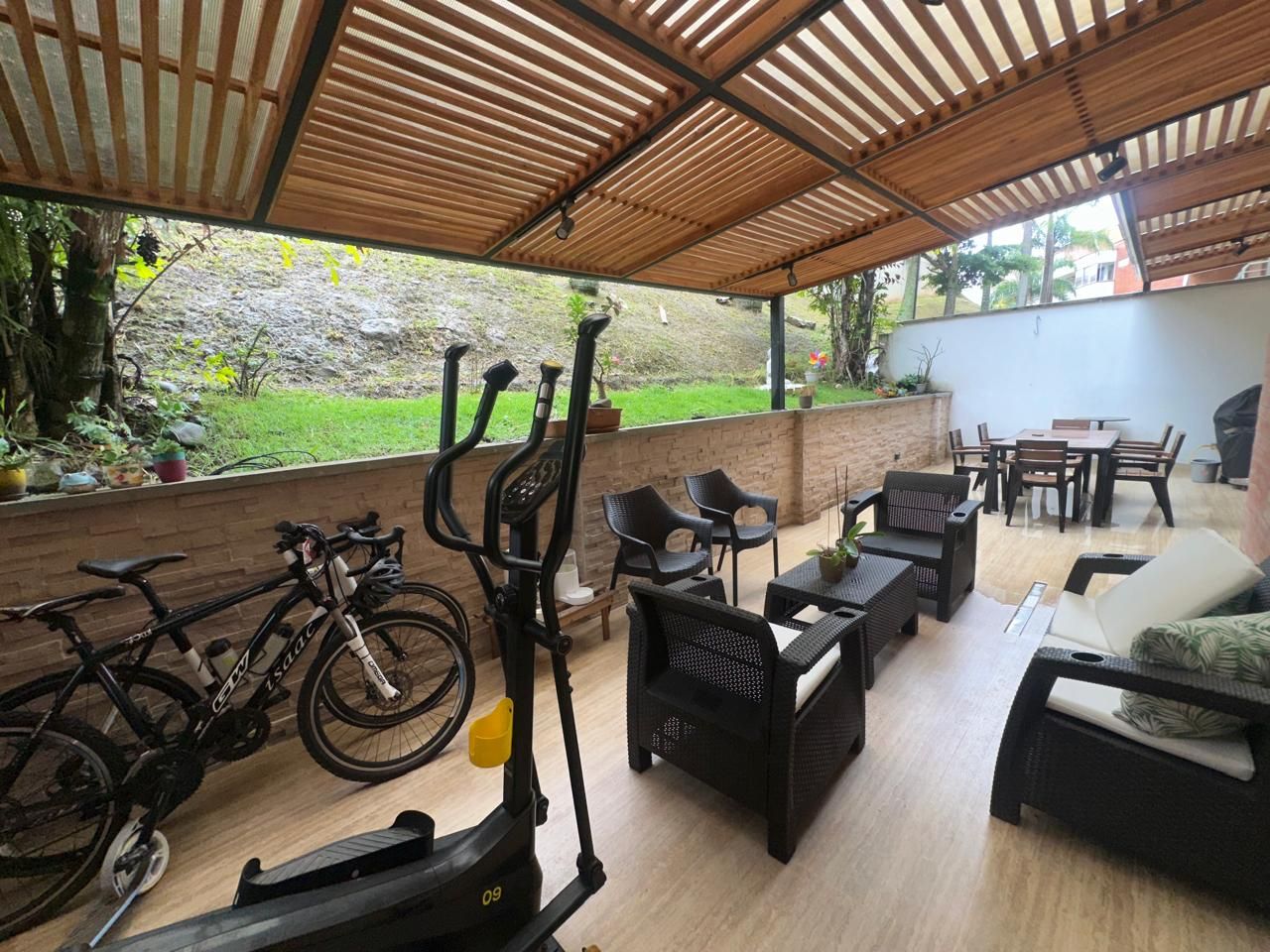 Apartamento en arriendo Valle Del Cauca Cali Conjunto Residencial Cerro Cristales 160 m2 Habitaciones 3 Baños 3 Garajes 1 Precio $4500000