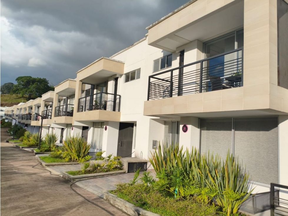 Casa en venta Risaralda Pereira Pereira 226 m2 Habitaciones 3 Baños 4 Garajes 2 Precio $1100000000