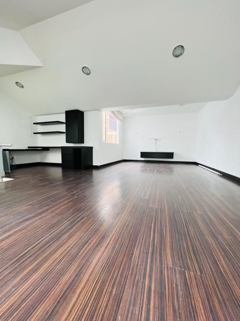 Casa en venta Cundinamarca Bogotá Santa Barbara Central 220 m2 Habitaciones 4 Baños 3 Garajes 3 Precio $1290000000