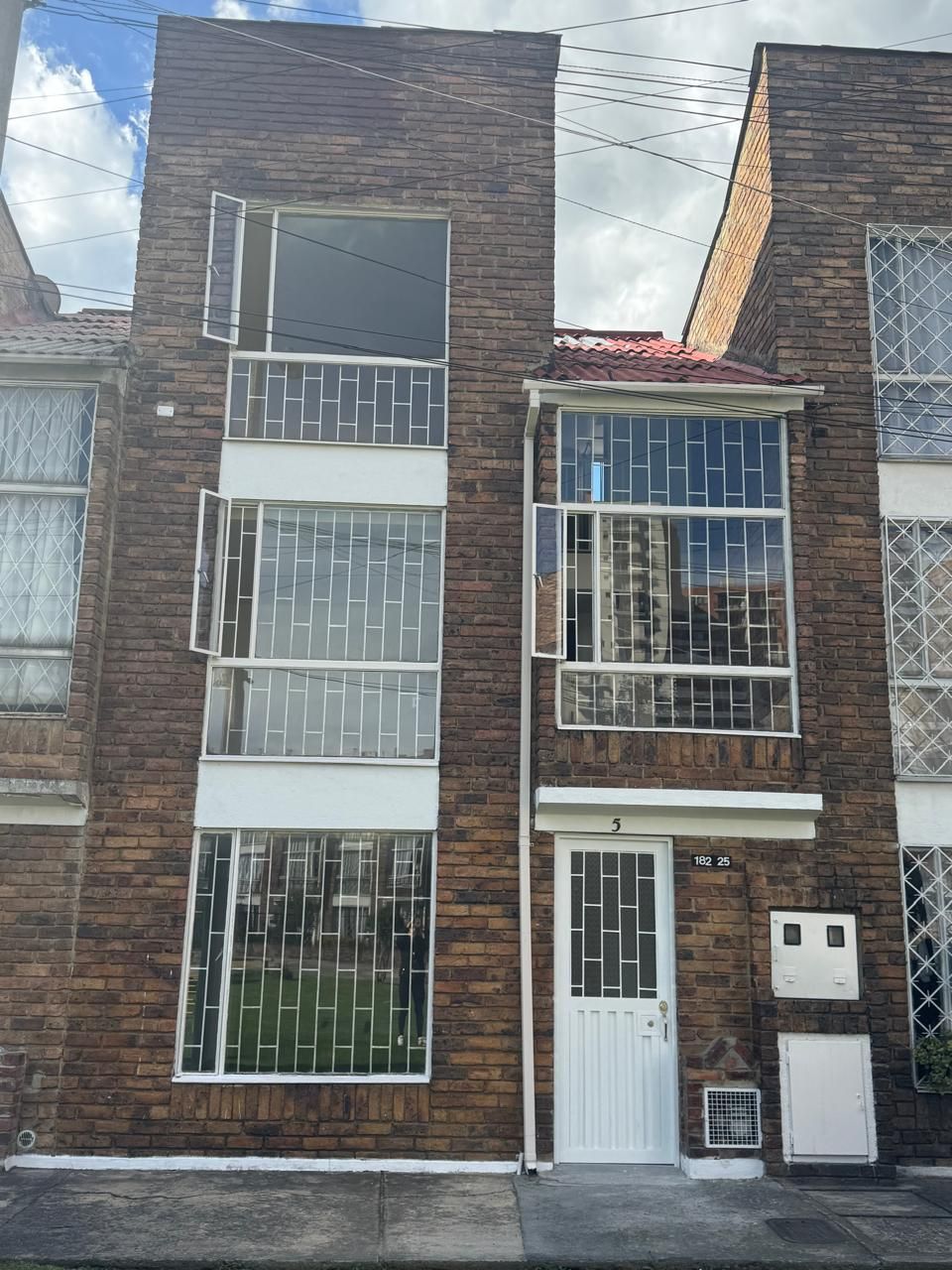 Casa en arriendo Cundinamarca Bogotá Nueva Zelandia 98 m2 Habitaciones 3 Baños 3 Garajes 1 Precio $2500000