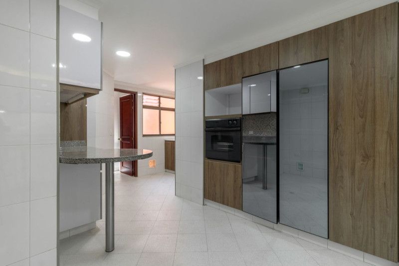 Apartamento en venta Cundinamarca Bogotá Bella Suiza 254 m2 Habitaciones 4 Baños 5 Garajes 4 Precio $1390000000