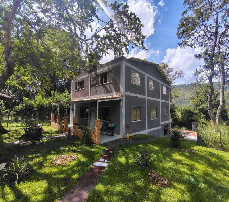 Casa Campestre en arriendo Santander Piedecuesta Piedecuesta 300 m2 Habitaciones 6 Baños 5 Garajes 0 Precio $5000000