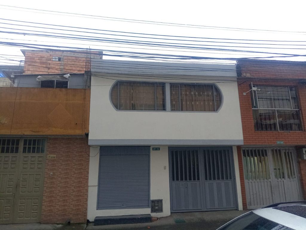 Casa en arriendo Cundinamarca Bogotá Santander 200 m2 Habitaciones 5 Baños 3 Garajes 1 Precio $3500000