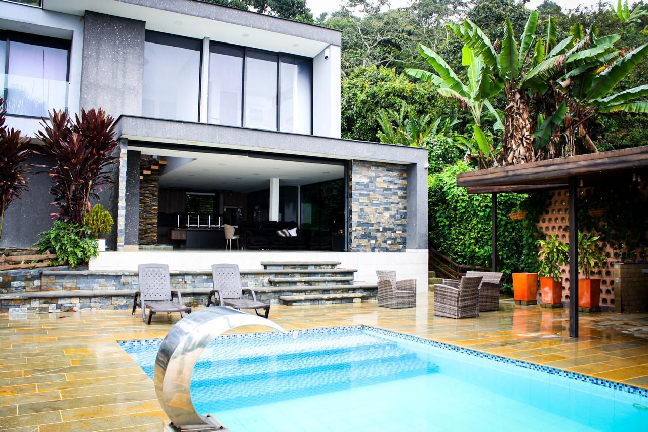 Casa en venta Antioquia Copacabana Copacabana 600 m2 Habitaciones 7 Baños 8 Garajes 5 Precio $2400000000