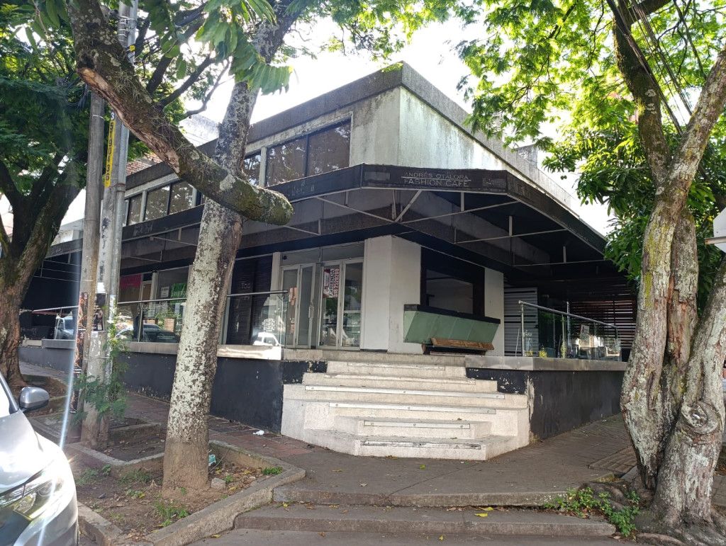 Local en arriendo Valle Del Cauca Cali Granada 270 m2 Habitaciones 0 Baños 2 Garajes 0 Precio $12000000