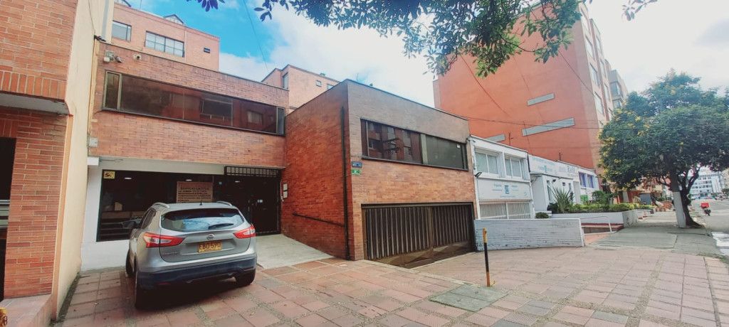 Edificio en arriendo Cundinamarca Bogotá Rincon Del Chicó 404 m2 Habitaciones 11 Baños 4 Garajes 2 Precio $27000000