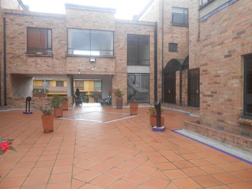 Casa en venta Cundinamarca Bogotá Modelia 198 m2 Habitaciones 4 Baños 4 Garajes 2 Precio $950000000