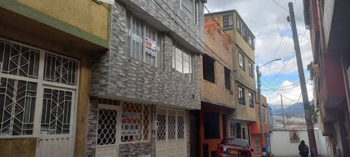 Casa en arriendo Cundinamarca Bogotá Ewl Preciso 240 m2 Habitaciones 5 Baños 3 Garajes 1 Precio $1800000