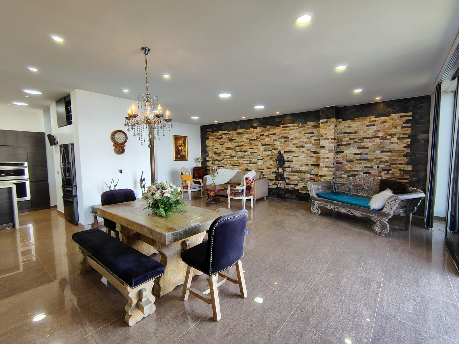 Casa en arriendo o venta Antioquia Medellín Los Balsos No2 450 m2 Habitaciones 3 Baños 4 Garajes 5 Precio venta $4830000000 Precio arriendo $28000000