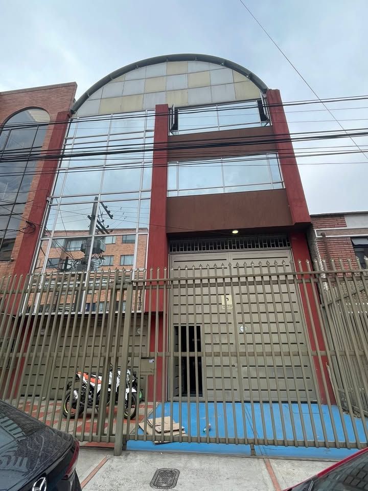 Bodega en arriendo Cundinamarca Bogotá Carvajal 1024 m2 Habitaciones 0 Baños 4 Garajes 0 Precio $13000000