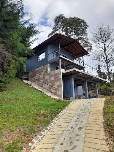 Casa Campestre en arriendo Antioquia Copacabana Copacabana 150 m2 Habitaciones 2 Baños 2 Garajes 2 Precio $2700000