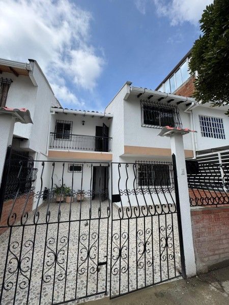Casa en venta Valle Del Cauca Cali Ciudad Capri 124 m2 Habitaciones 3 Baños 3 Garajes 1 Precio $550000000