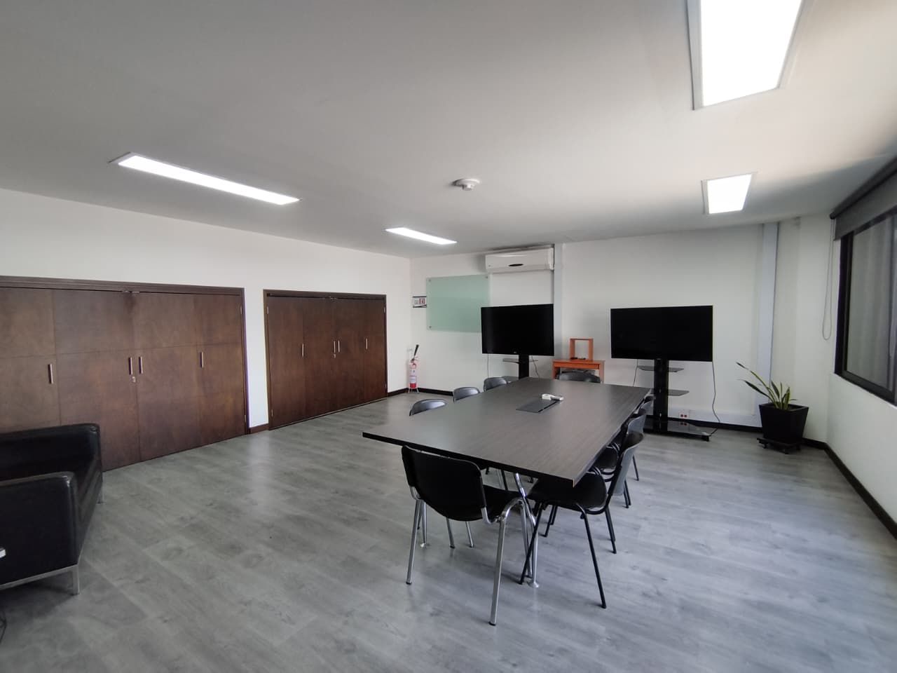 Bodega en arriendo Antioquia Envigado Las Vegas 480 m2 Habitaciones 0 Baños 5 Garajes 4 Precio $25000000