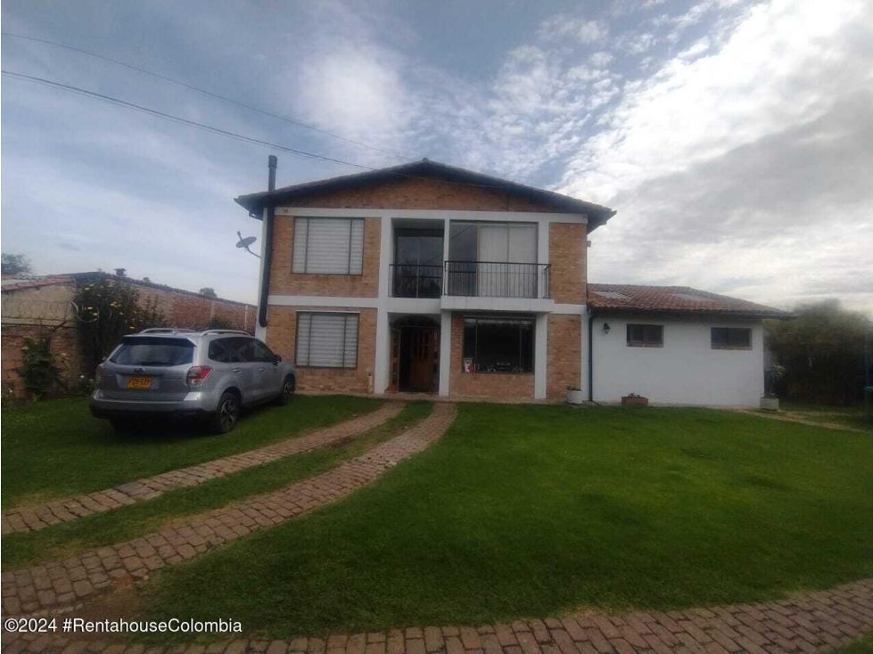 Casa en venta Cundinamarca Chía Chia 232 m2 Habitaciones 4 Baños 3 Garajes 4 Precio $900000000