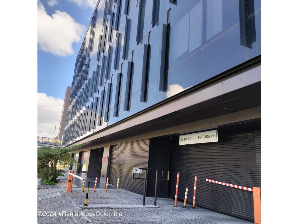 Oficina en venta Cundinamarca Bogotá Bella Suiza 40 m2 Habitaciones 0 Baños 0 Garajes 1 Precio $360000000