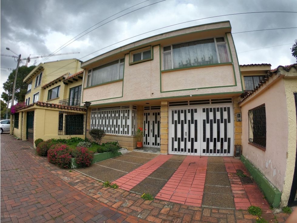 Casa en venta Cundinamarca Bogotá Estoril 296 m2 Habitaciones 4 Baños 3 Garajes 1 Precio $1090000000