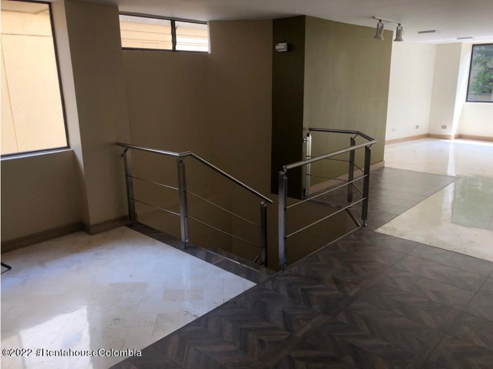 Oficina en venta Valle Del Cauca Cali Centenario 88 m2 Habitaciones 0 Baños 1 Garajes 2 Precio $295000000