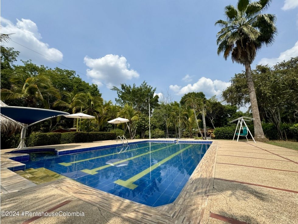 Casa en venta Tolima Carmen De Apicalá Carmen De Apicalá 250 m2 Habitaciones 5 Baños 4 Garajes 0 Precio $1200000000