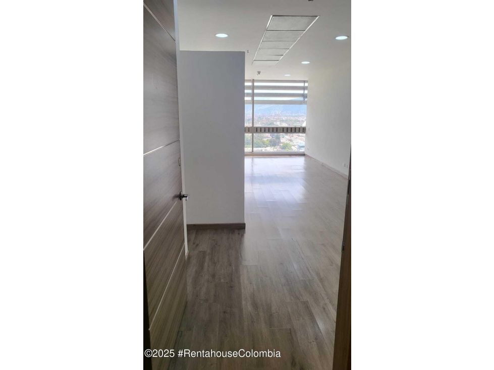 Oficina en arriendo Cundinamarca Bogotá Santa Rosa 39 m2 Habitaciones 0 Baños 0 Garajes 1 Precio $4740000