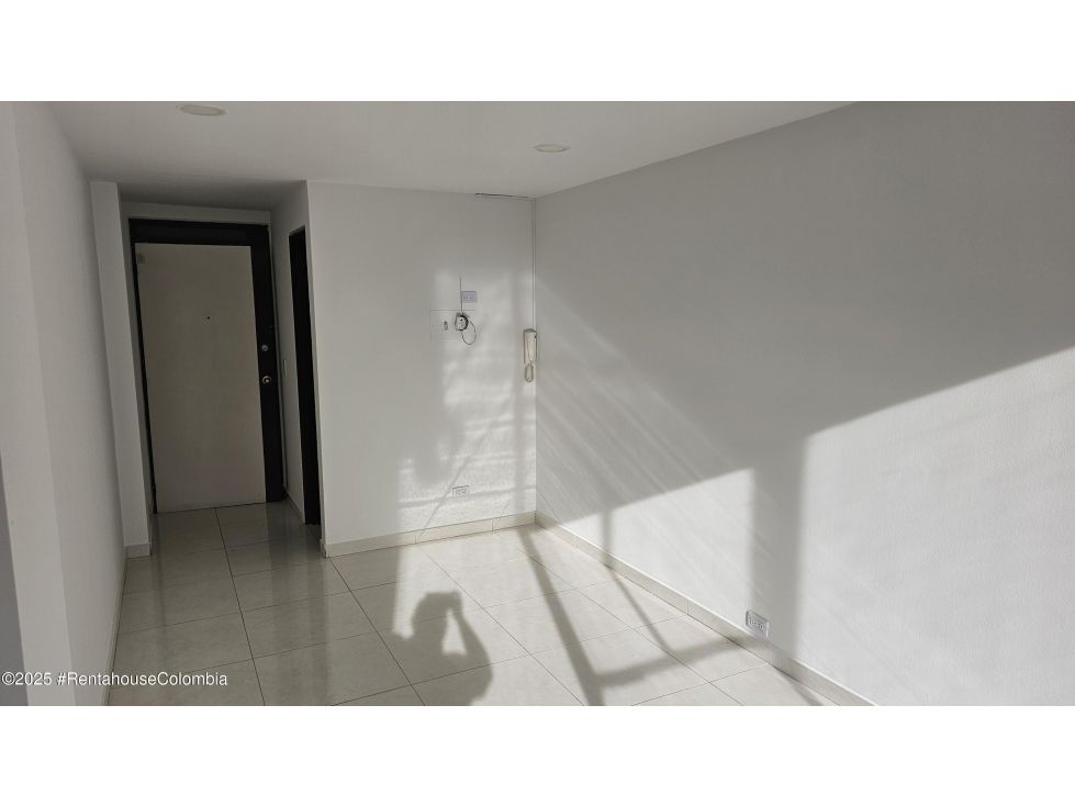 Oficina en arriendo Cundinamarca Bogotá Santa Barbara Occidental 16 m2 Habitaciones 0 Baños 1 Garajes 0 Precio $1450000