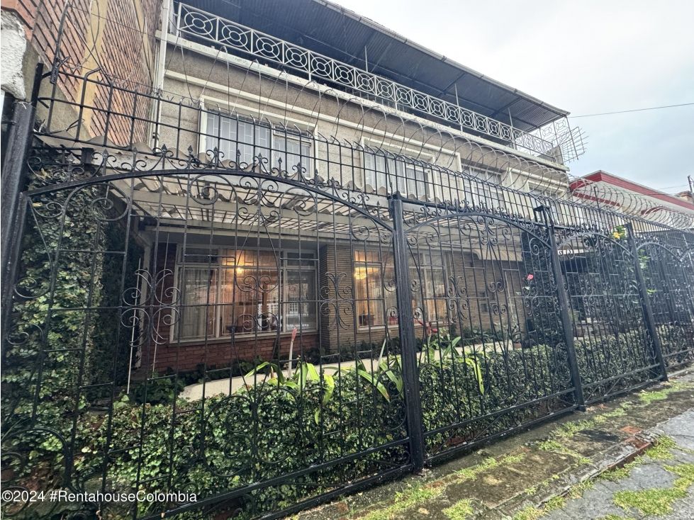 Casa en venta Cundinamarca Bogotá Acevedo Tejada 349 m2 Habitaciones 5 Baños 6 Garajes 4 Precio $1400000000