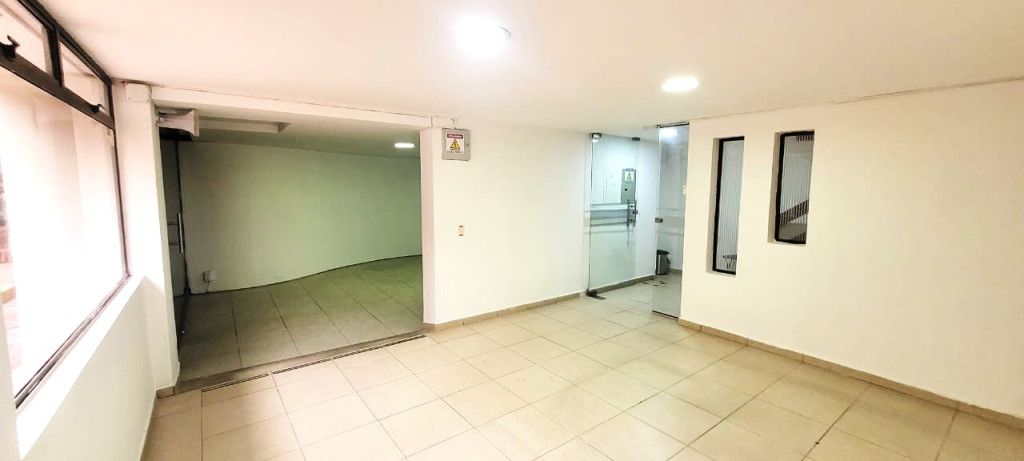 Casa en venta Cundinamarca Bogotá Lago Gaitan 1160 m2 Habitaciones 16 Baños 8 Garajes 4 Precio $7000000000