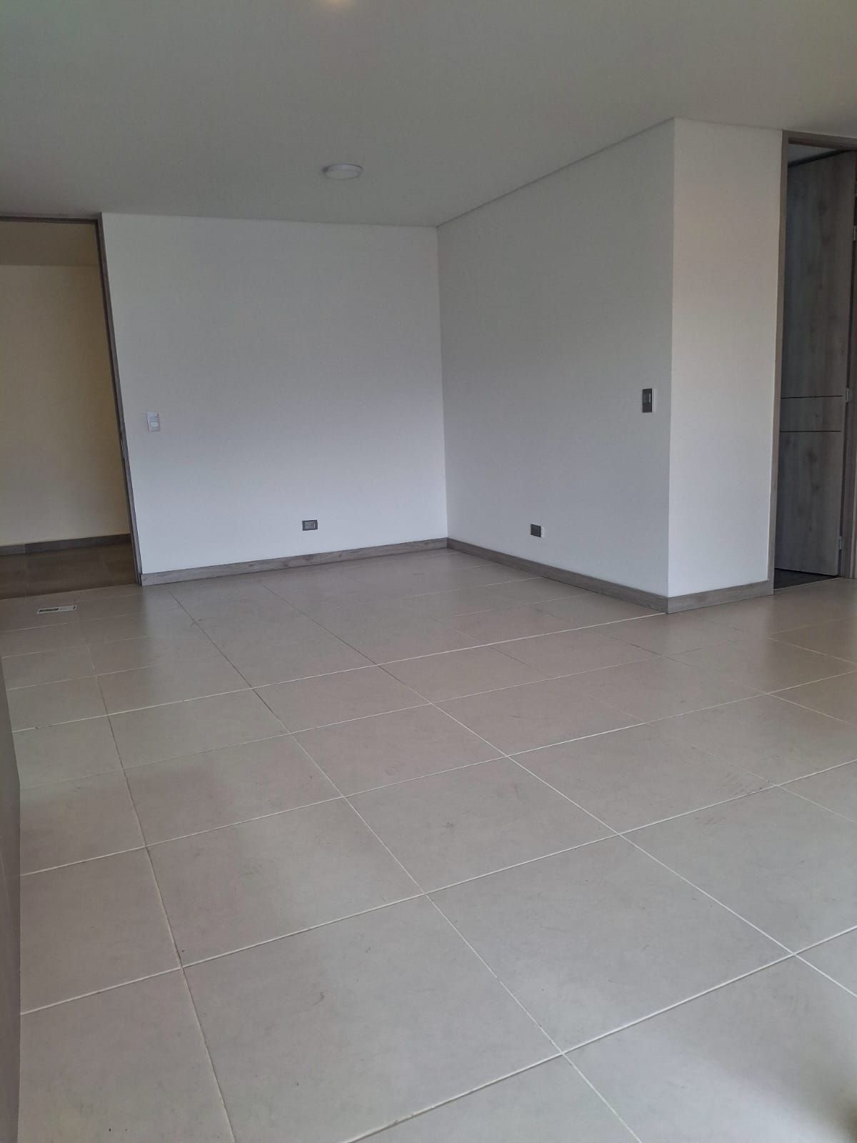 Apartamento en arriendo Antioquia Envigado El Esmeraldal 108 m2 Habitaciones 3 Baños 3 Garajes 1 Precio $5500000