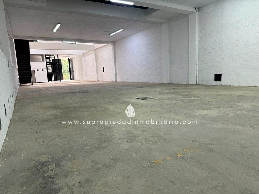Bodega en arriendo Antioquia La Estrella La Raya Parte Alta 800 m2 Habitaciones 0 Baños 2 Garajes 0 Precio $22800000