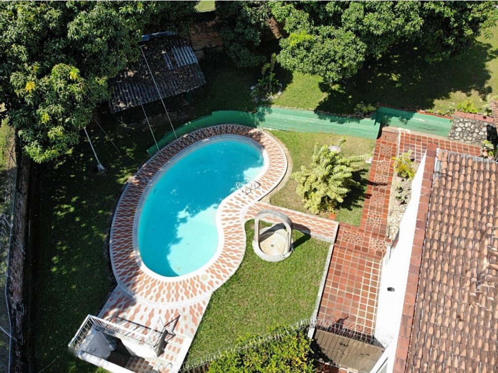 Casa en venta Valle Del Cauca Cali Urbanización Ciudad Jardín 400 m2 Habitaciones 4 Baños 5 Garajes 6 Precio $1750000000