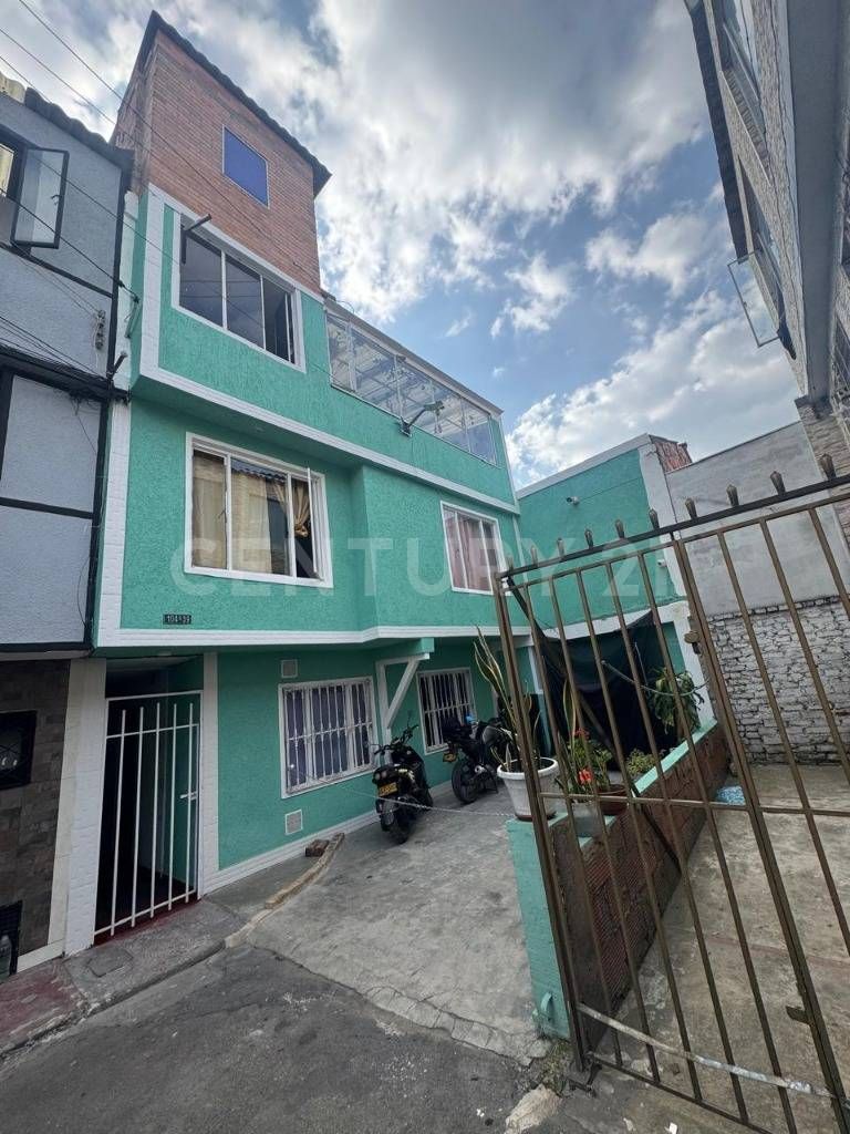 Casa en venta Cundinamarca Bogotá Giralda 357 m2 Habitaciones 5 Baños 5 Garajes 1 Precio $1300000000