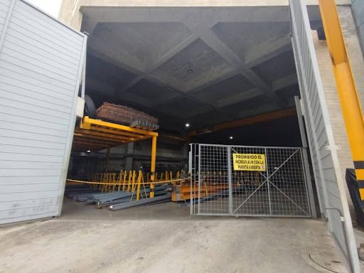 Bodega en arriendo Antioquia Copacabana Actividad Multiple 812 m2 Habitaciones 0 Baños 5 Garajes 7 Precio $28000000