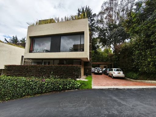Casa en venta Cundinamarca Bogotá Los Naranjos 290 m2 Habitaciones 3 Baños 3 Garajes 4 Precio $3600000000