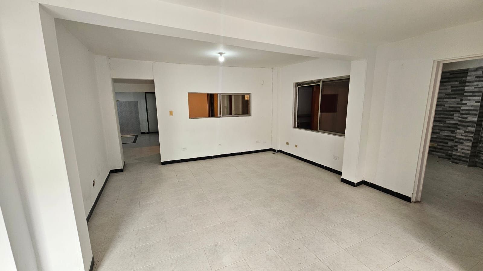 Oficina en arriendo Valle Del Cauca Cali San Cayetano 100 m2 Habitaciones 0 Baños 2 Garajes 0 Precio $1500000