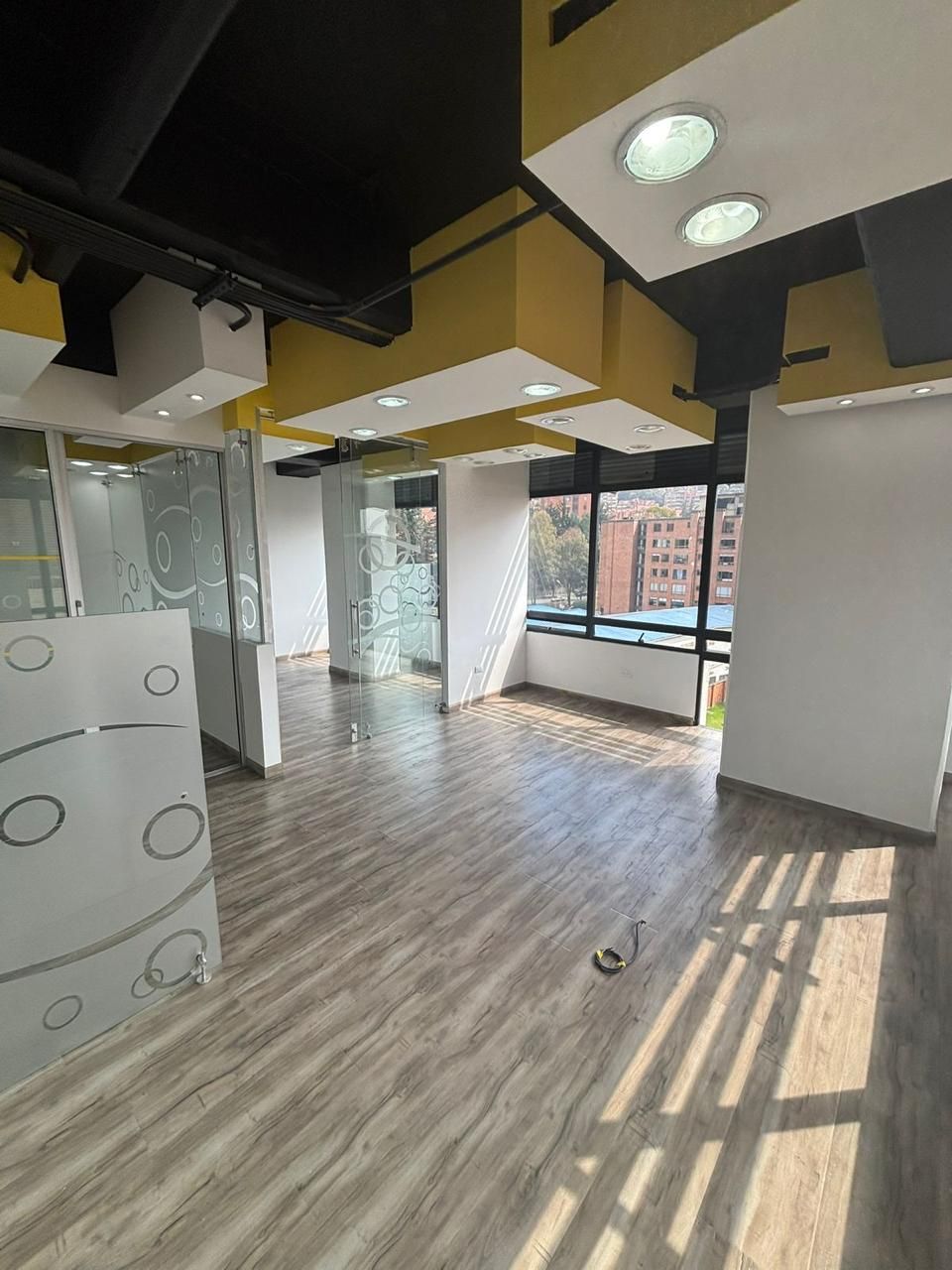 Oficina en arriendo Cundinamarca Bogotá Los Cedros Oriental 50 m2 Habitaciones 0 Baños 2 Garajes 2 Precio $2500000