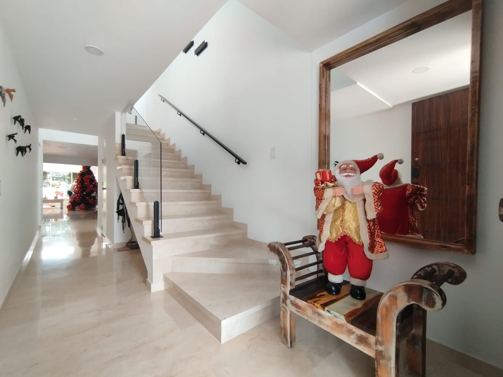 Casa en arriendo Antioquia Medellín Castropol 315 m2 Habitaciones 4 Baños 5 Garajes 2 Precio $11900000