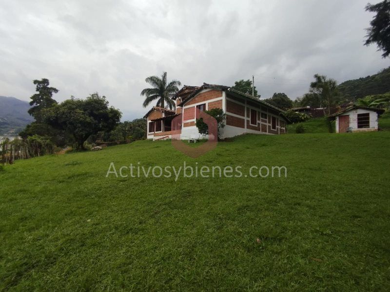 Casa en arriendo Antioquia Envigado Las Antillas 250 m2 Habitaciones 4 Baños 4 Garajes 5 Precio $6980000