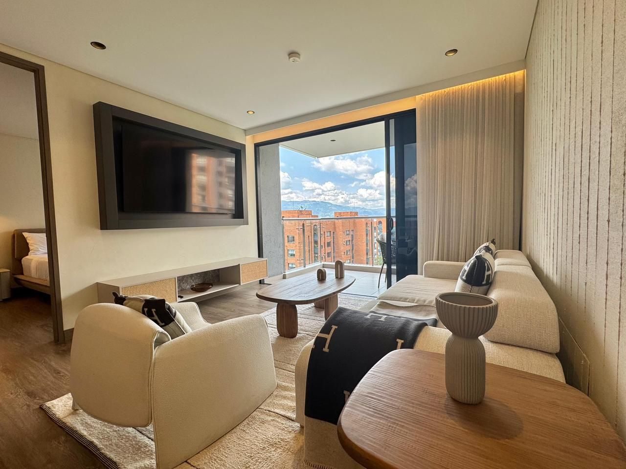 Apartamento en arriendo Antioquia Medellín El Castillo 90 m2 Habitaciones 2 Baños 3 Garajes 2 Precio $10500000