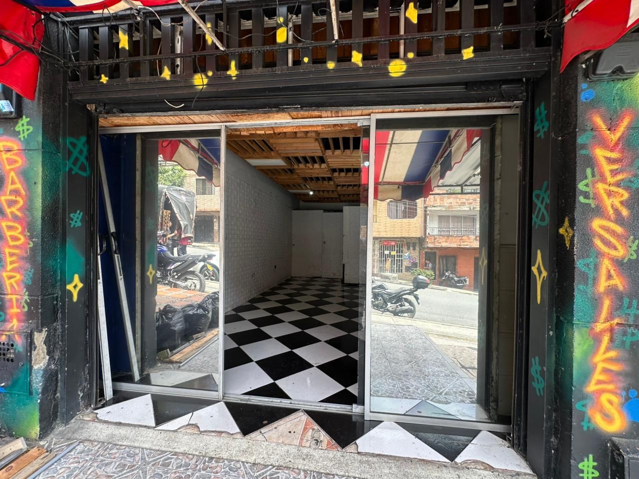 Local en arriendo Antioquia Medellín Campo Valdes No1 36 m2 Habitaciones 0 Baños 1 Garajes 0 Precio $1700000